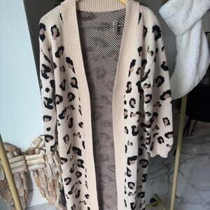 Beige and black leopard print